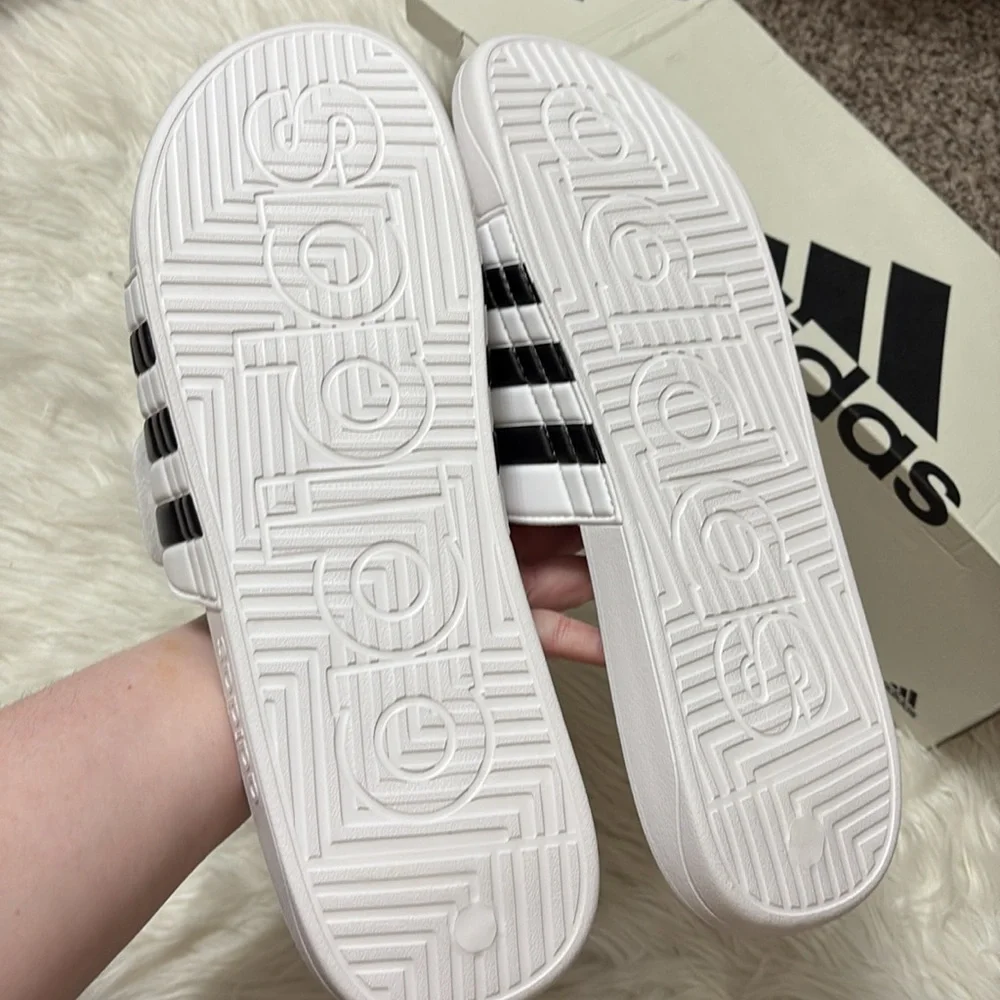 NEW In Box Adidas Adissage Slide Sandals Black And White Men’s 17